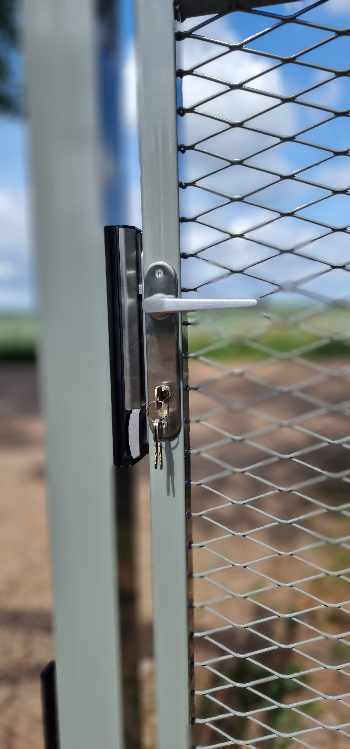 Tiibvärav koos automaatikaga – värava paigaldus Tartumaal