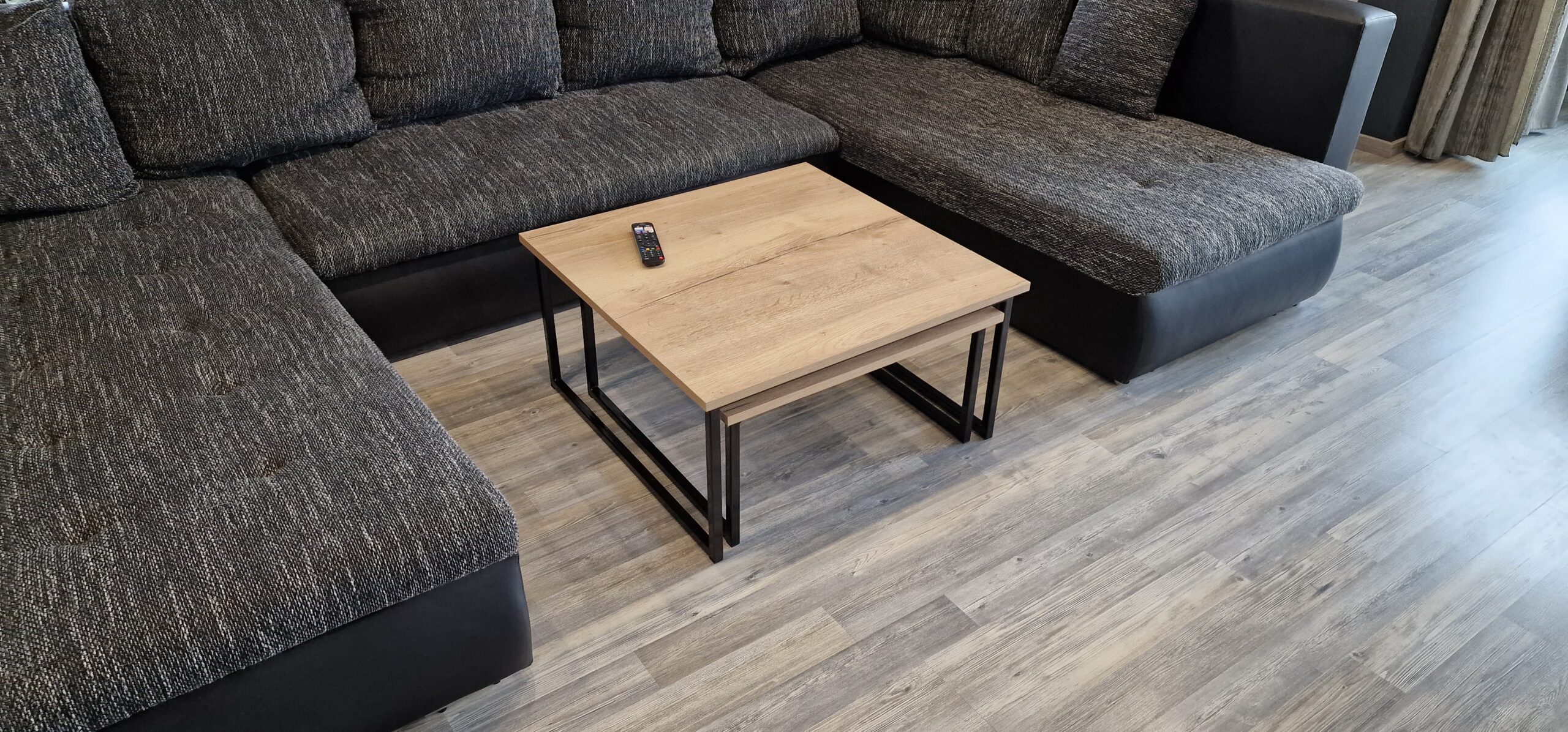 Eritellimusel metallmööbel – metallist diivan ja kohvilaud