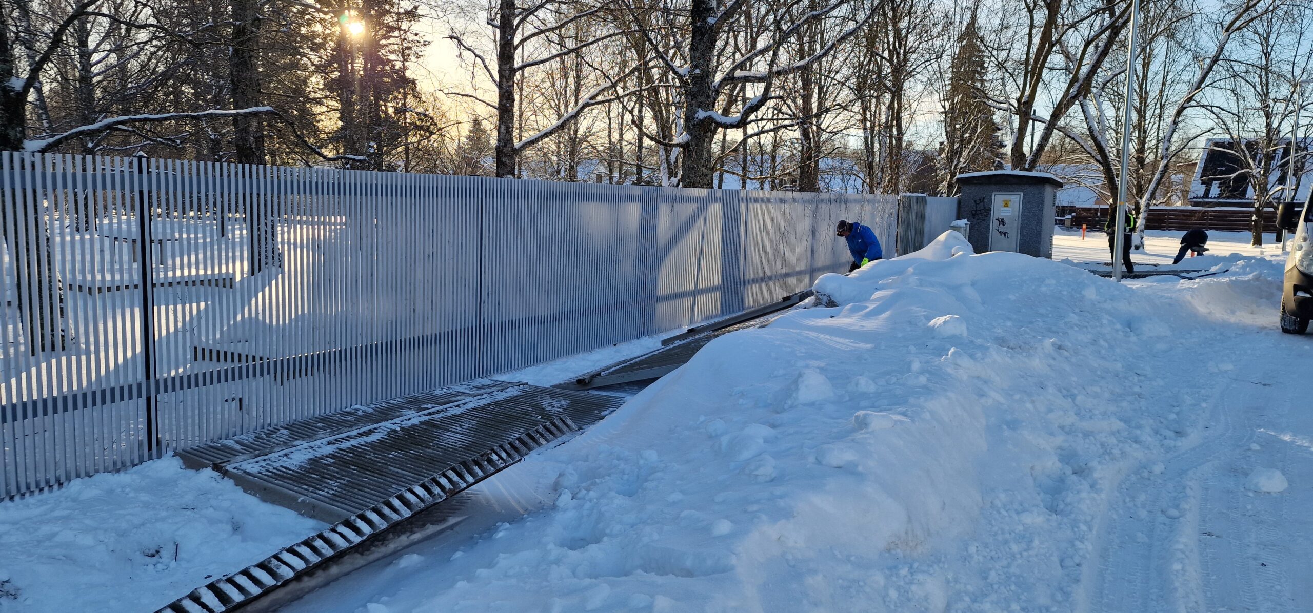 Keevisvõrkaed talvel – piirdeaia paigaldus Lõuna-Eestis