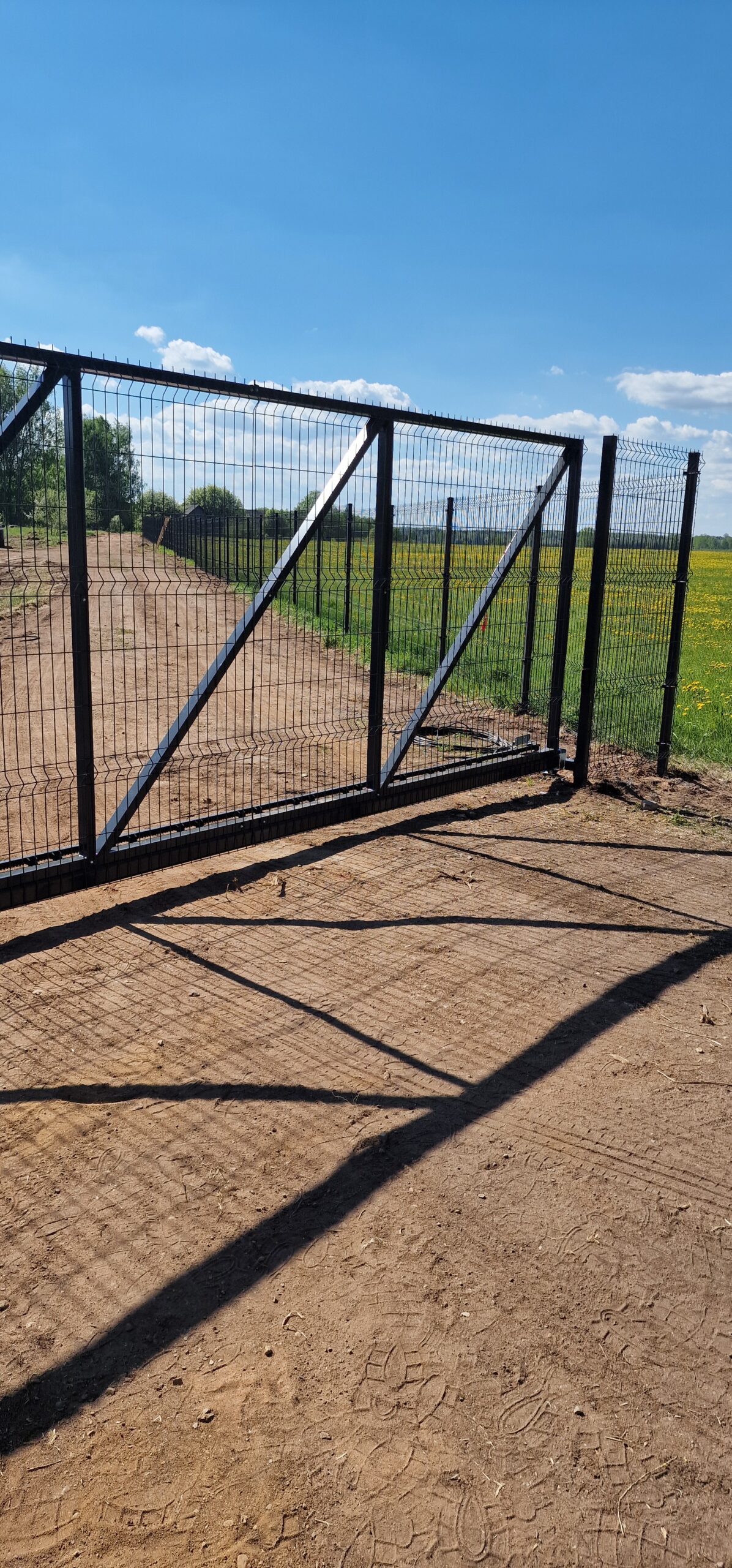 Liugvärav automaatikaga – elektrivärav eramajas