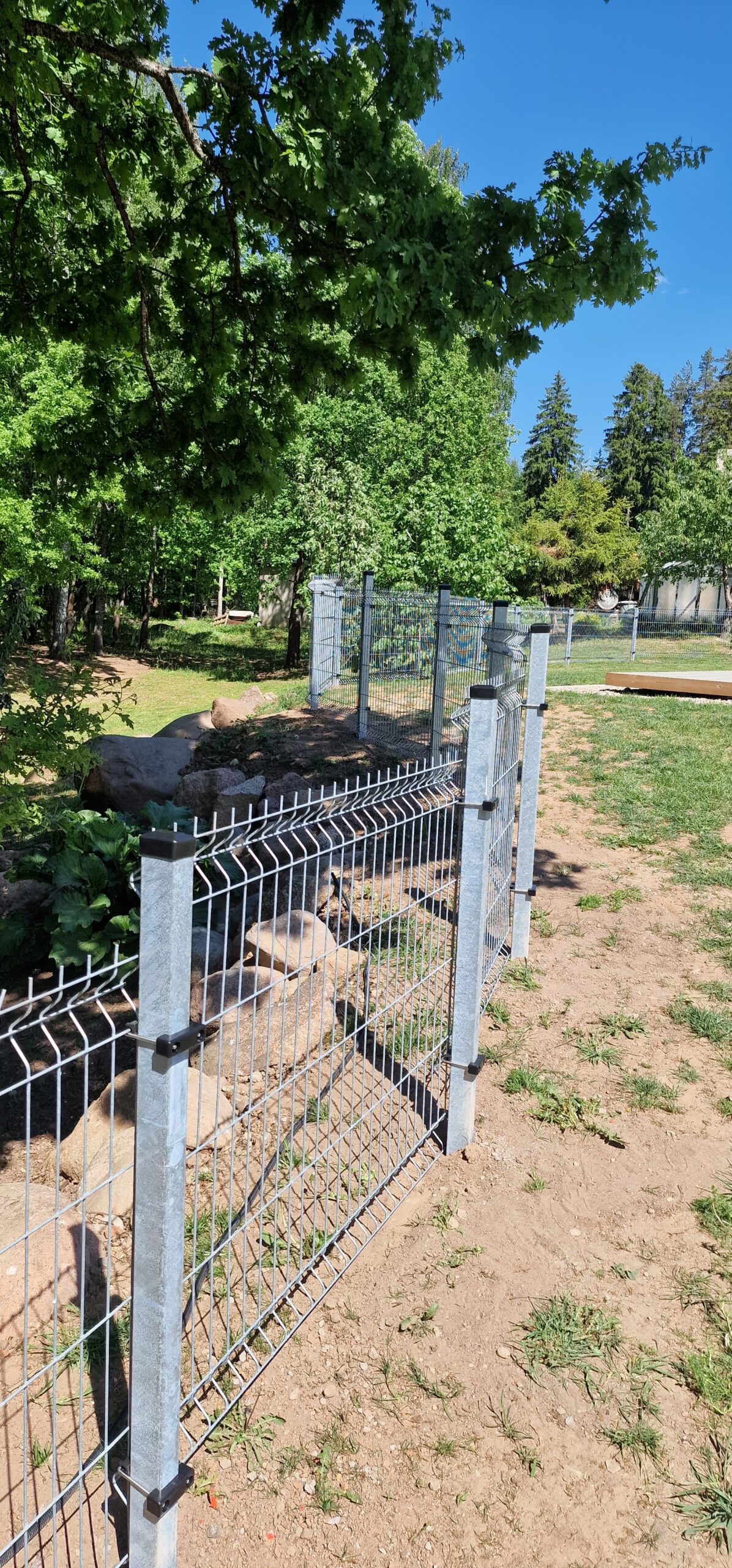 Piirdeaed paigaldus tööstusobjektil – metallaed Tartumaal