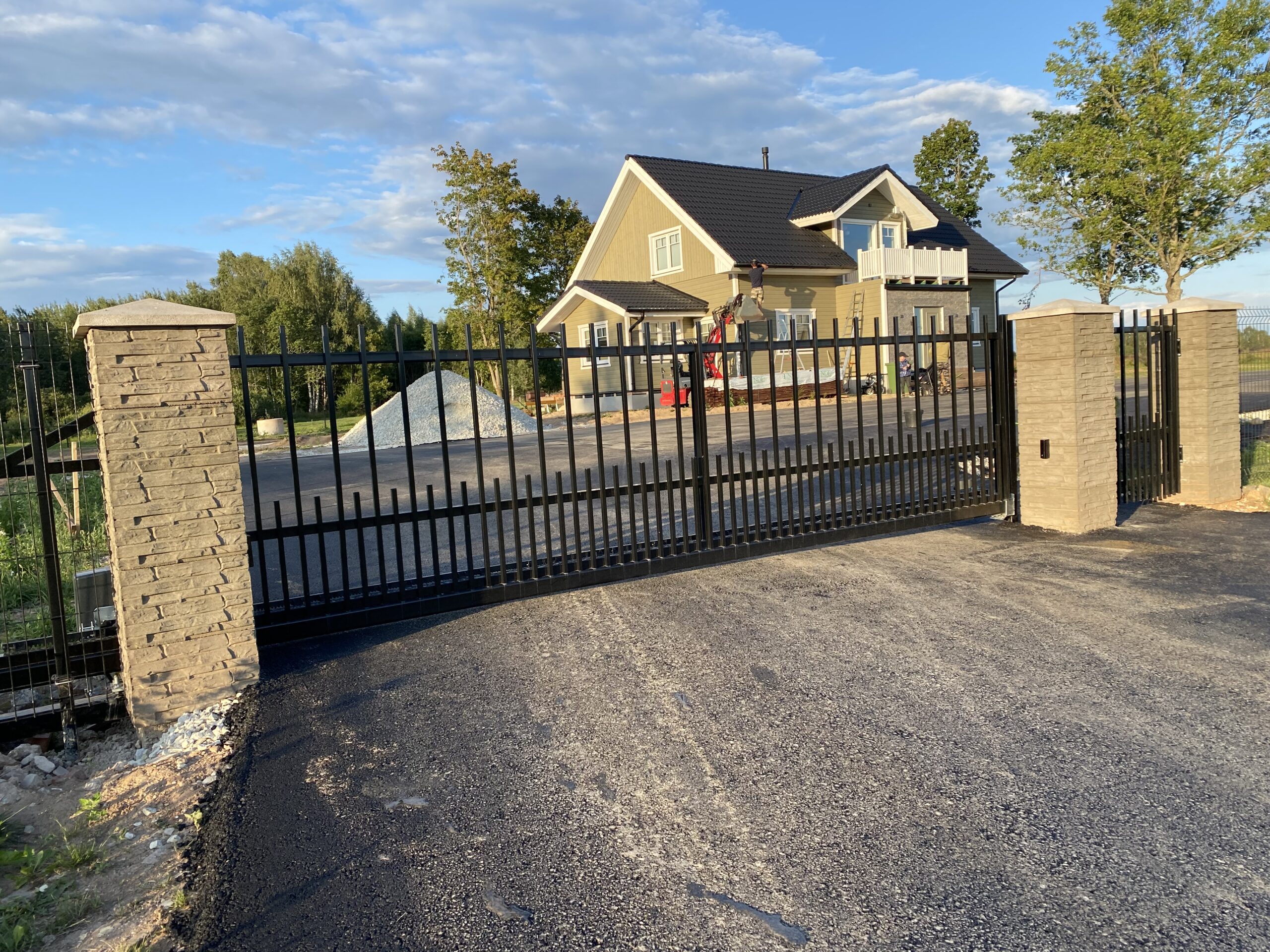 Liugvärav eramajale – väravate valmistamine ja paigaldus Ingate OÜ