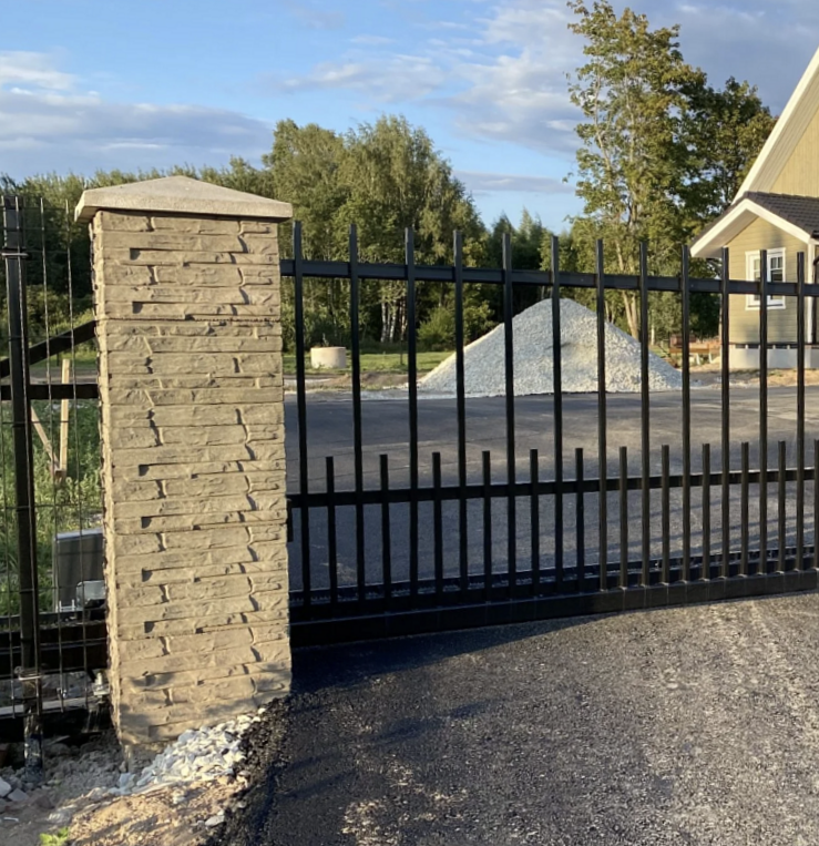 Paneelaia värav – paneelaed koos liugväravaga